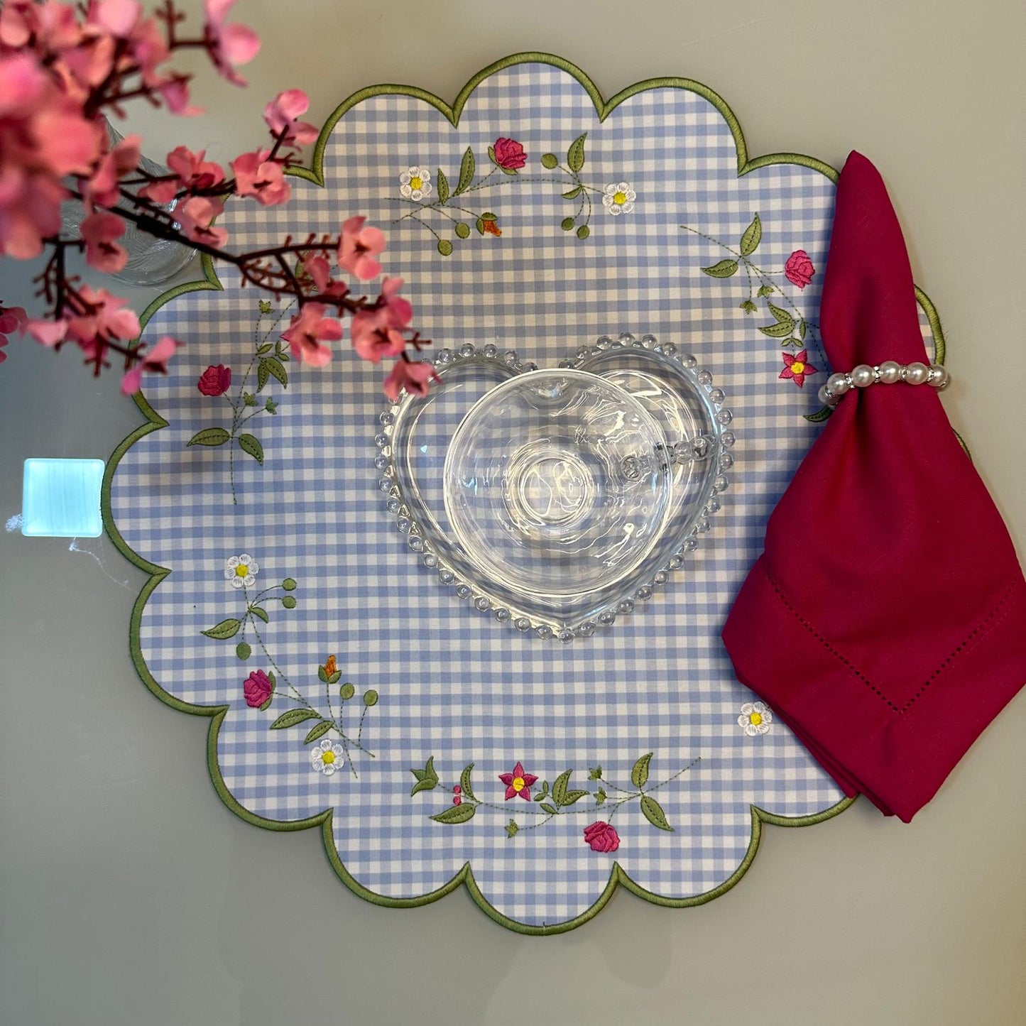 Round Placemat with Floral Details