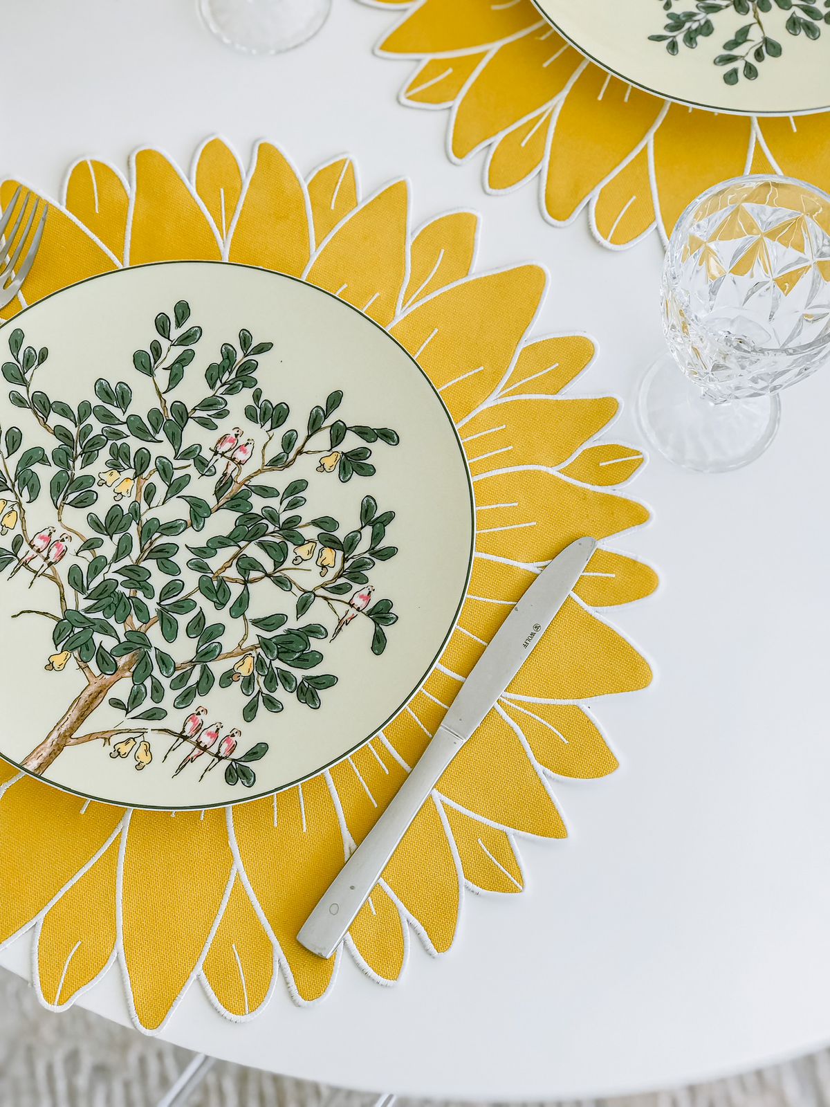 Round Placemat with Sunflower Design