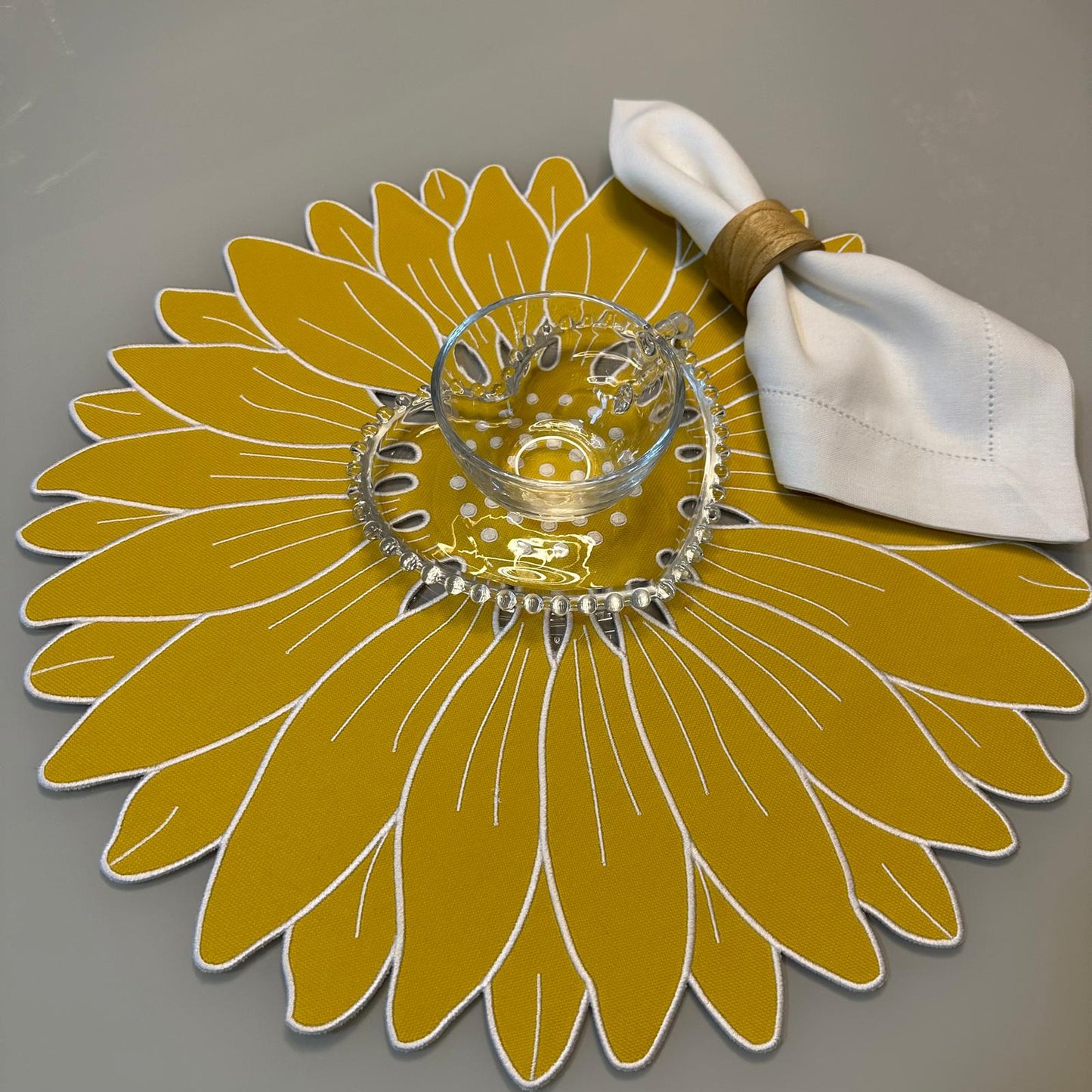 Round Placemat with Sunflower Design