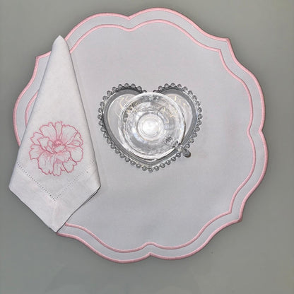 Round Placemat with Delicate Edges