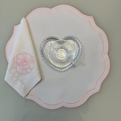 Round Placemat with Delicate Edges