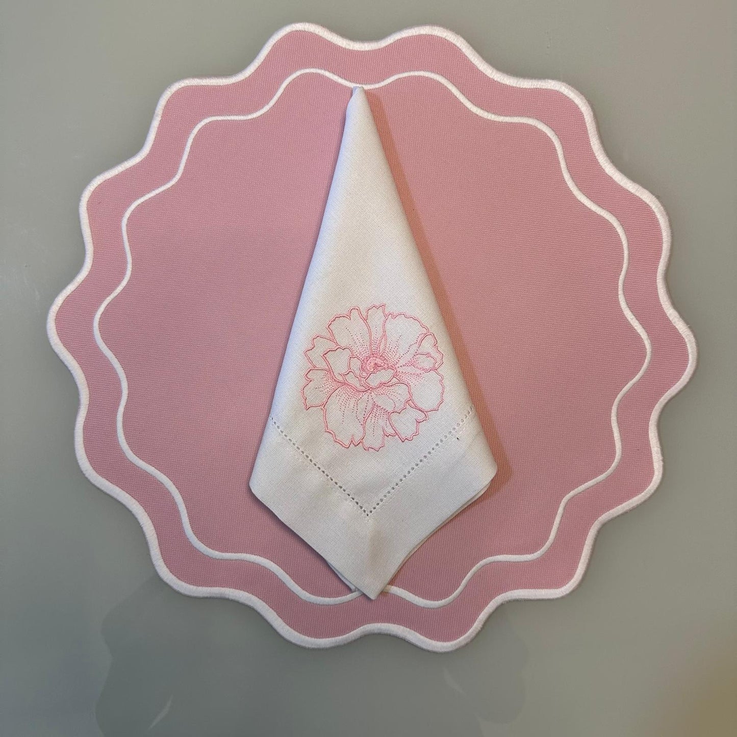 Reversible Placemat with Wavy Edges