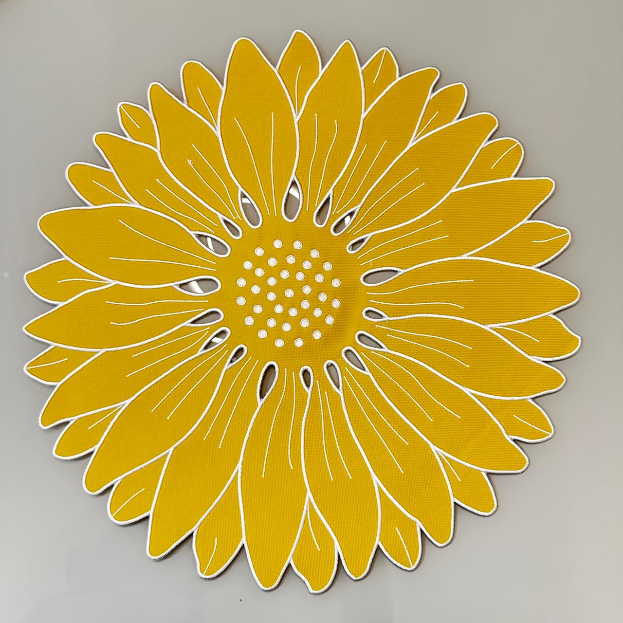 Round Placemat with Sunflower Design