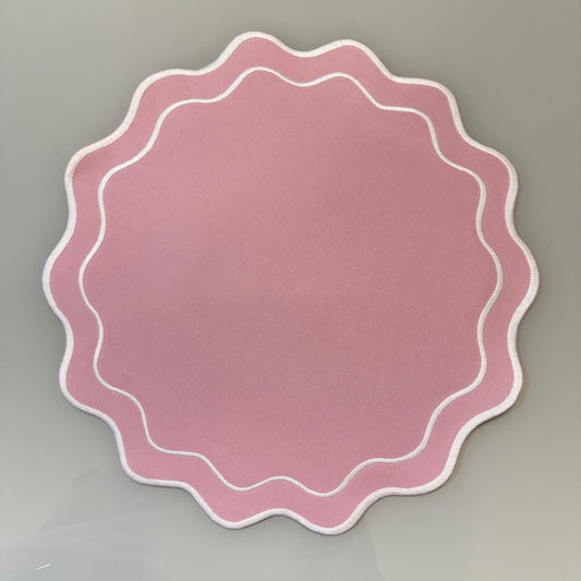 Reversible Placemat with Wavy Edges