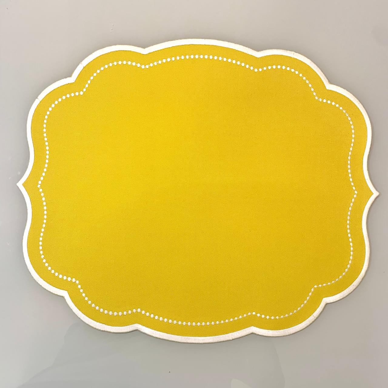 Reversible Placemat with Decorative Edges