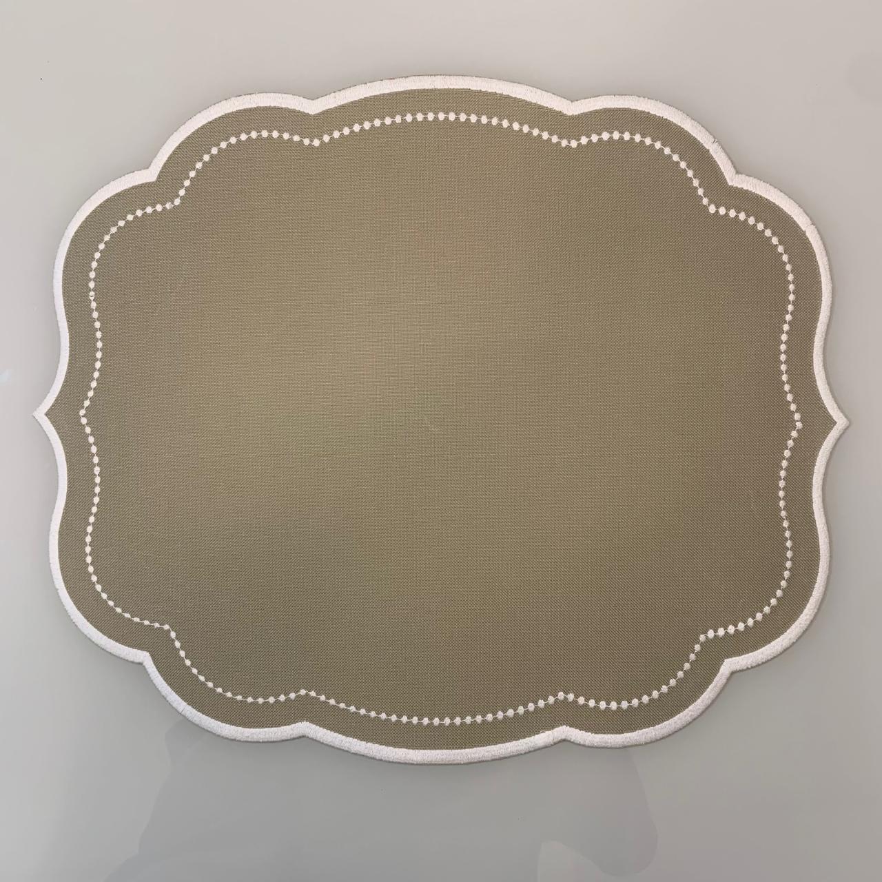 Reversible Placemat with Decorative Edges